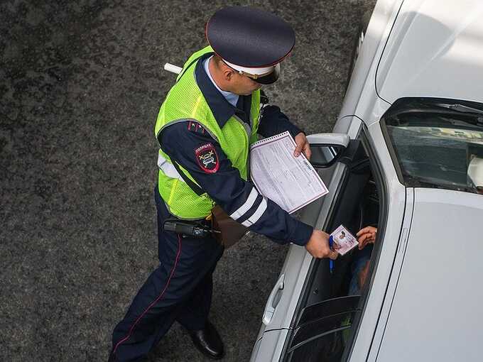 Автомобили россиян начнут забирать на штрафстоянку за одну неисправность